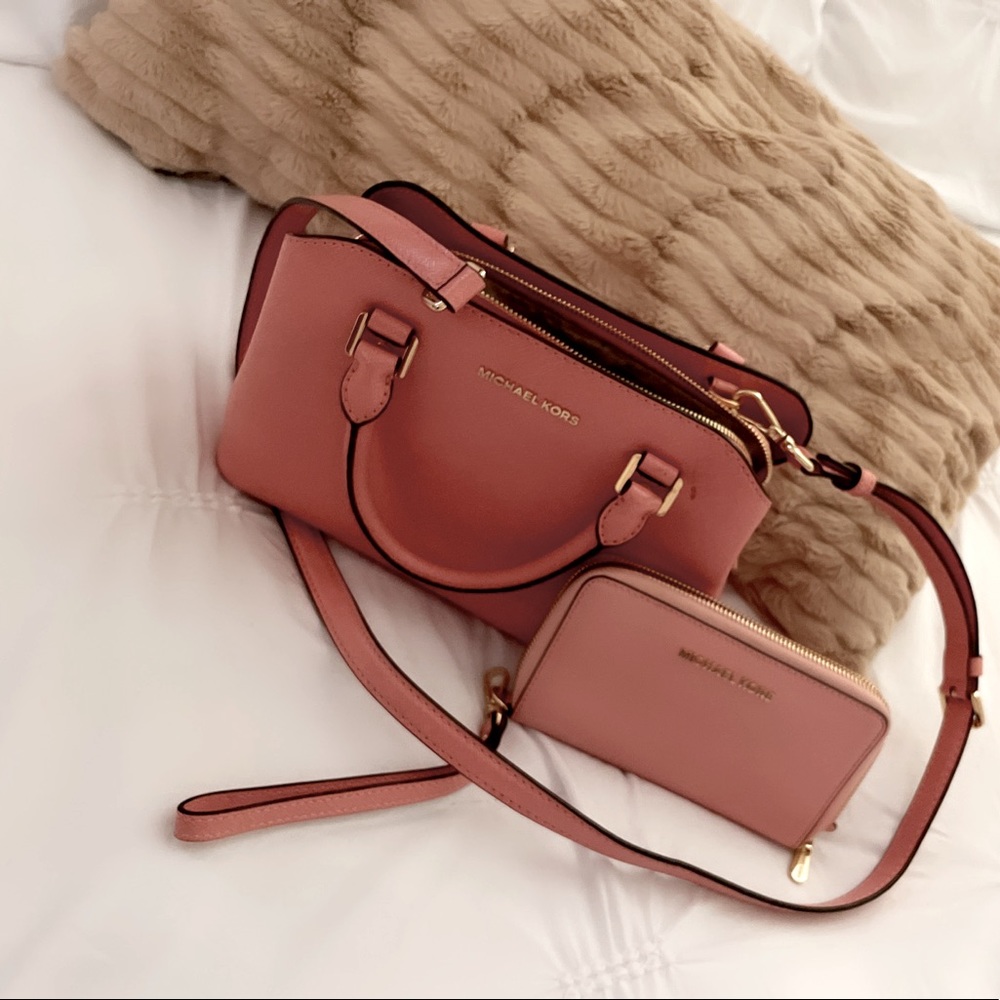 Michael Kors hand bag with matching wallet